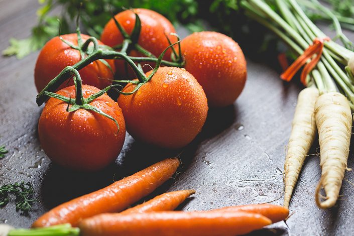 tomatoes-carrots-and-radish-on-the-top-of-the-table-196643_test2